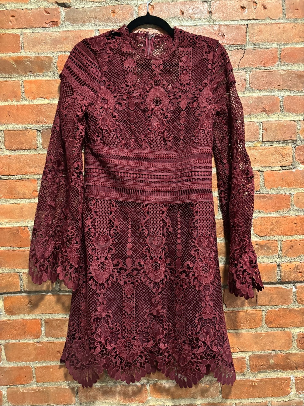 Laundry by Shelli Segal Lace Long-Sleeve Mini Dress in Burgundy